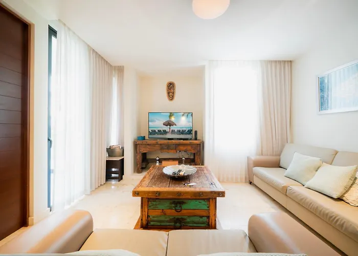 2 Bedroom Condo With Pool In The Center Of Playa Del Carmen - Anah Playa